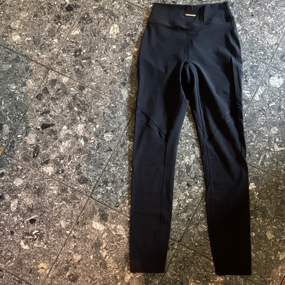 B8. Whitney Simmons black flat waistband full length leggings. XS.